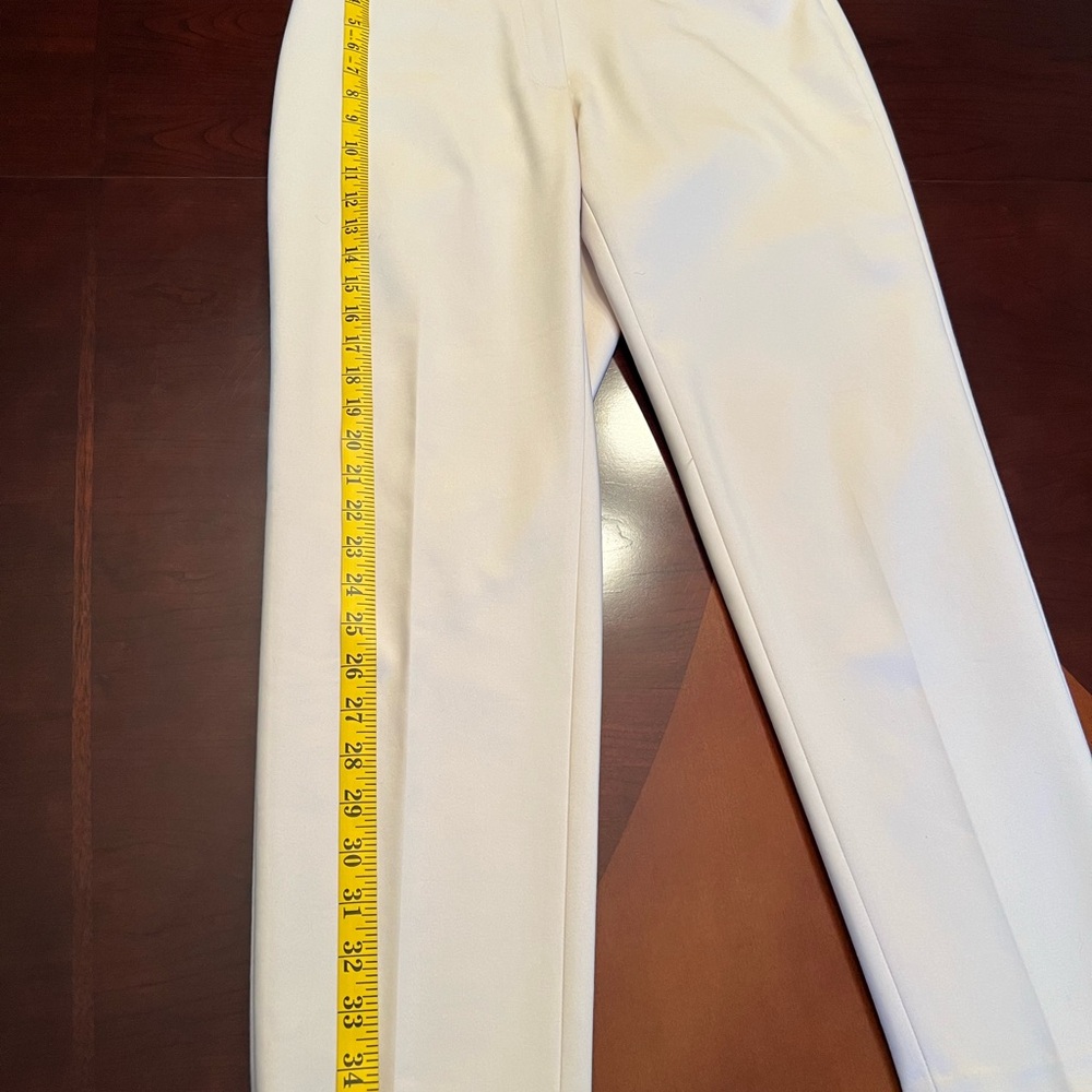 Anne Klein – Size 8 Cream/Tan Single Cropped Pant